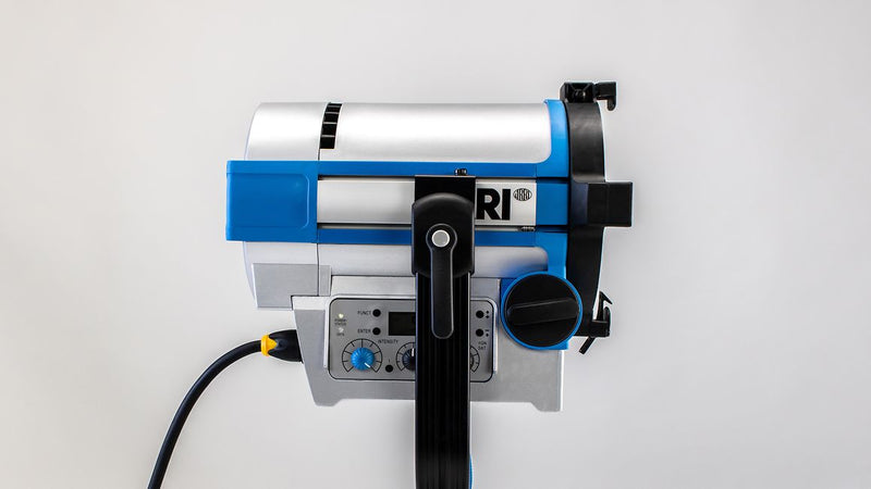 Arri L5-C LED Fresnel Stand Mount Blue/Silver  3m switched Cable 