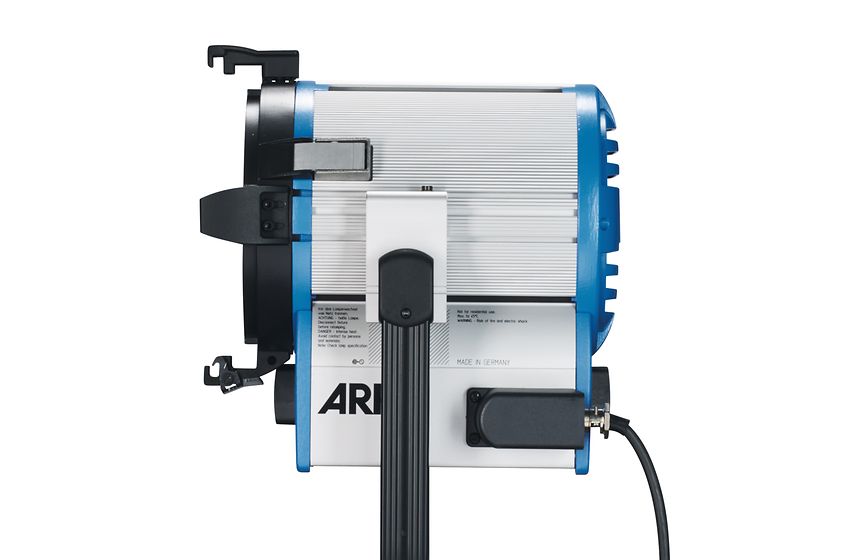 ARRI ST1 Tungsten Fresnel Blu/Silvr 230VAC  Pole Op c/w 1.5m Cable, 4 leaf barndoor and filterframe