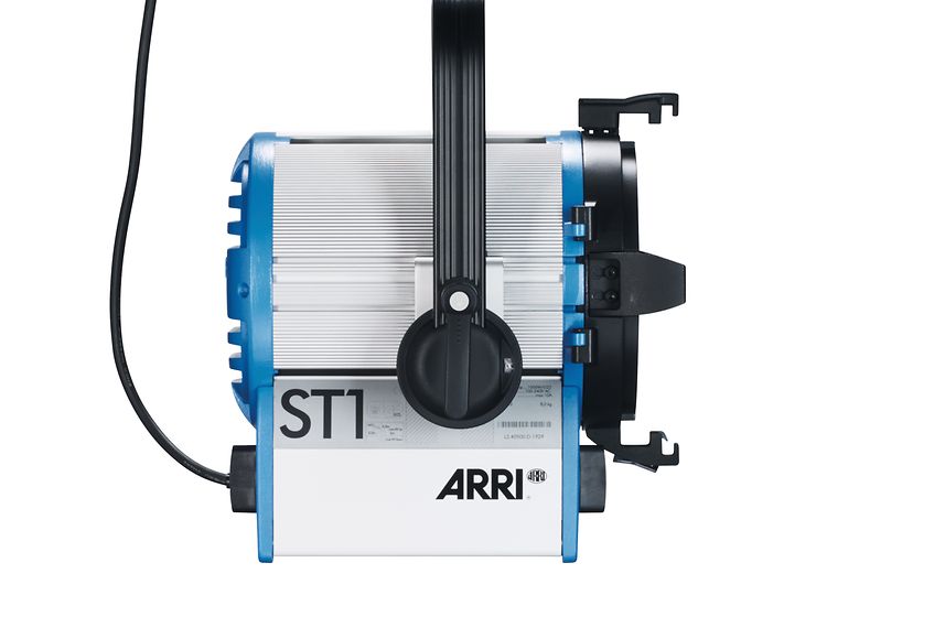 ARRI ST1 Tungsten Fresnel Blu/Silvr 230VAC  Pole Op c/w 1.5m Cable, 4 leaf barndoor and filterframe