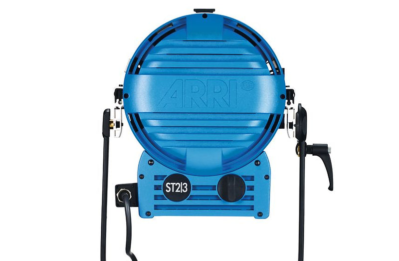 ARRI ST2/3 Tungsten Fresnel Blu/Svr 220 - 250VAC c/w 1.5m Cable, 4 leaf barndoor and filterframe
