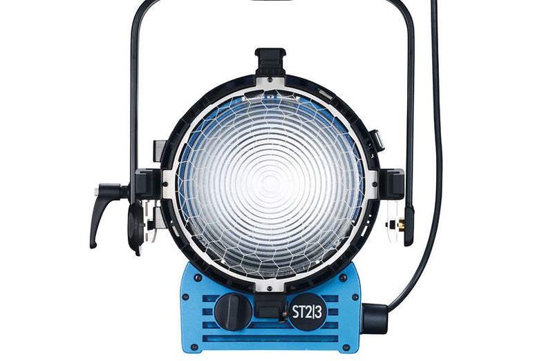 ARRI ST2/3 Tungsten Fresnel Blu/Svr 220 - 250VAC c/w 1.5m Cable, 4 leaf barndoor and filterframe