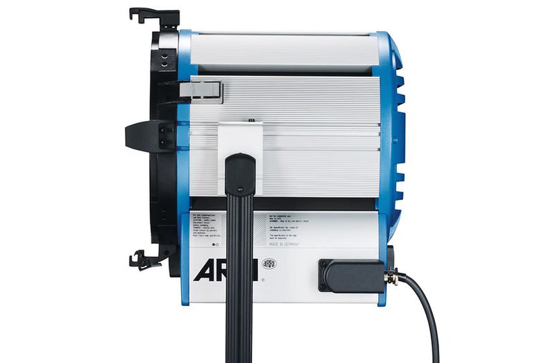 ARRI ST2/3 Tungsten Fresnel Blu/Svr 220 - 250VAC c/w 1.5m Cable, 4 leaf barndoor and filterframe
