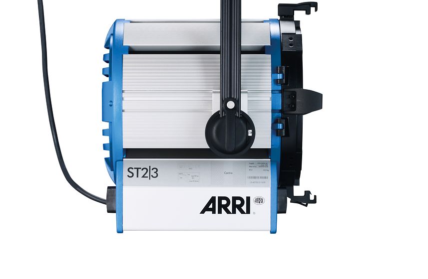 ARRI ST2/3 Tungsten Fresnel Blu/Svr 220 - 250VAC c/w 1.5m Cable, 4 leaf barndoor and filterframe