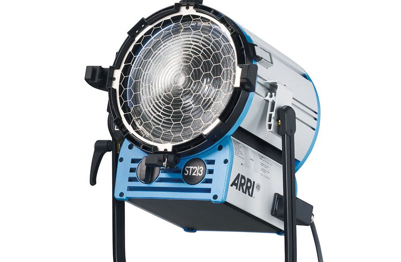 ARRI ST2/3 Tungsten Fresnel Blu/Svr 220 - 250VAC c/w 1.5m Cable, 4 leaf barndoor and filterframe