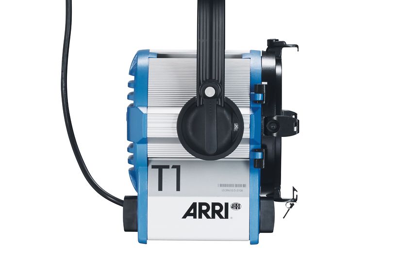 ARRI T1 Tungsten Fresnel Blu/Silver c/w 3m Cable, 4 Leaf Barndoor and filterframe