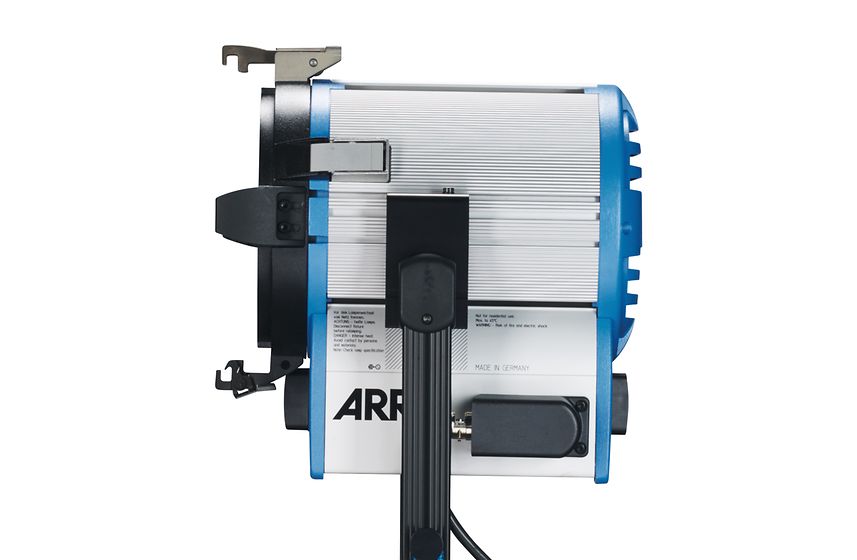 ARRI T2 Tungsten Fresnel Blu/Silver c/w 3m Cable, 4 Leaf Barndoor and filterframe