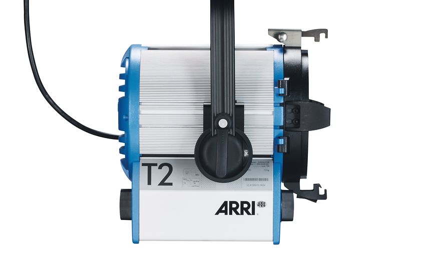 ARRI T2 Tungsten Fresnel Blu/Silver c/w 3m Cable, 4 Leaf Barndoor and filterframe